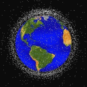 Lixo espacial precisa ser retirado da órbita da terra.