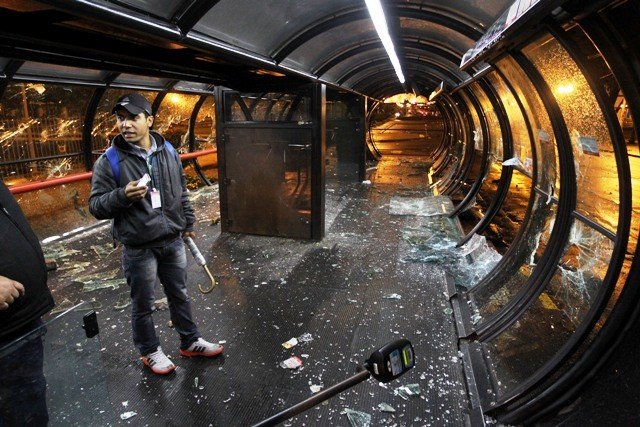A destruição do vandalismo no Centro Cívico de Curitiba