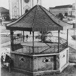 ponta grossa – Antigo coreto da Praça Marechal Floriano Peixoto. Ao fundo a catedral.