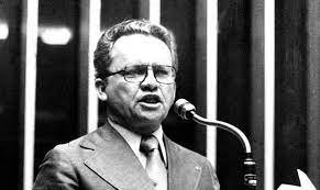 A disputa pela terra no Paraná dos anos 1950 no relato de Alencar Furtado<BR><BR> A disputa pela terra no Paraná dos anos 1950 no relato de Alencar Furtado<BR><BR>